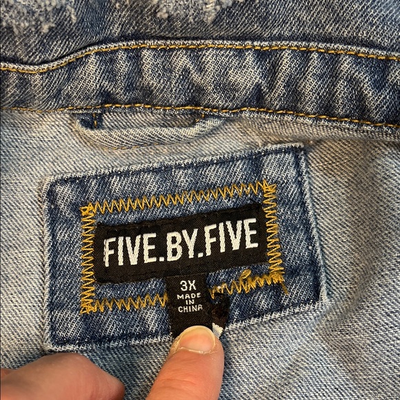 Five.By.Five Women’s Distressed Blue Denim Jacket With Girls on back Sz 3X - Picture 8 of 13